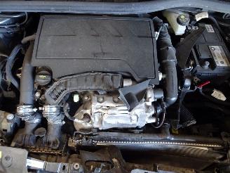 Peugeot 2008 1.2 THP picture 6