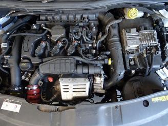 Peugeot 2008 1.2 THP picture 5