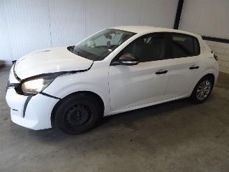 Peugeot 208 1.2VTI picture 2