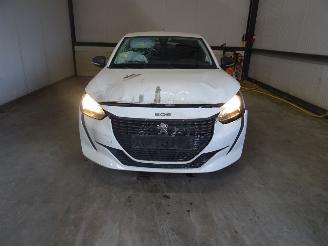 Peugeot 208 1.2VTI picture 3