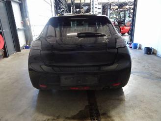 Peugeot 208 1.2 THP picture 2