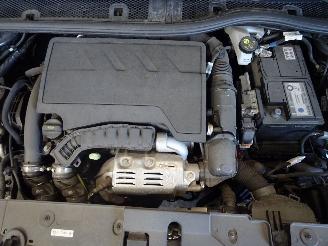 Peugeot 208 1.2 THP picture 5