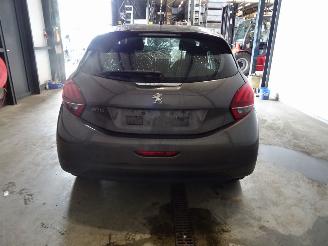 Peugeot 208 1.2 VTI picture 2