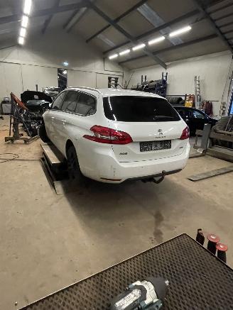 Peugeot 308 308 sw 1.6 ehdi picture 4