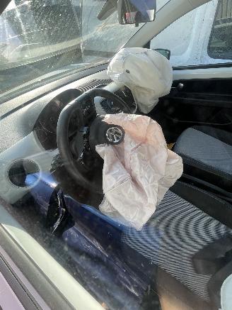 Volkswagen Up! High up white edition picture 5