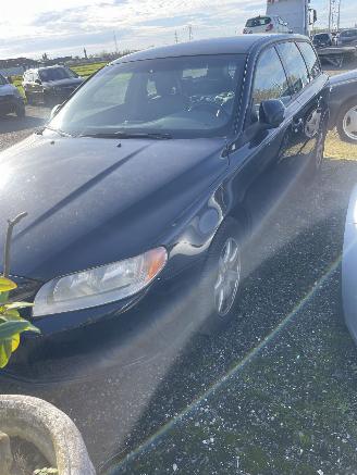 Coche siniestrado Volvo V-70 2.0 diesel 2010/1