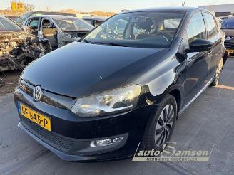 Coche siniestrado Volkswagen Polo Polo V (6R), Hatchback, 2009 / 2017 1.4 TDI DPF BlueMotion technology 2015/5