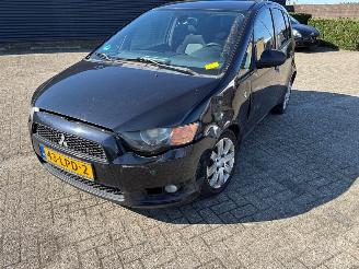 Coche accidentado Mitsubishi Colt 1.3 16V Hatchback  Benzine 1.332cc 70kW (95pk) FWD 2004-06/2012-06 (Z23; Z24; Z25; Z33; Z34; Z35) 4A90; 135930 2010/6