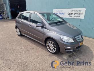 Vrakbiler auto Mercedes B-klasse B (W245), Hatchback, 2005 / 2011 1.5 B-160 16V 2011/6