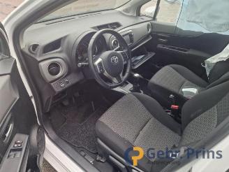 Toyota Yaris Yaris III (P13), Hatchback, 2010 / 2020 1.0 12V VVT-i picture 5