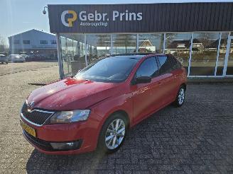 damaged passenger cars Skoda Rapid 1.2 TSI Combi/o  Benzine 1.197cc 63kW (86pk) FWD 2014/7