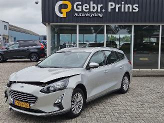 krockskadad bil auto Ford Focus 1.0 Ti-VCT EcoBoost 12V 125 Combi/o  Benzine 999cc 92kW (125pk) FWD 2019/12