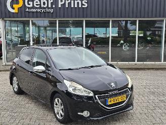 skadebil auto Peugeot 208 1.2 Vti 12V PureTech 82 Hatchback  Benzine 1.199cc 60kW (82pk) FWD 2014/11