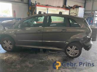 Vrakbiler auto Mercedes B-klasse B (W245), Hatchback, 2005 / 2011 1.5 B-160 16V 2011/1