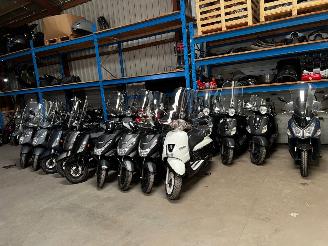 Vrakbiler auto Sym Ducato DIVERSE HELE JONGE SCOOTERS TE KOOP VAN ALLE MERKEN 2021/1