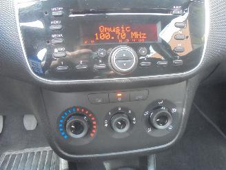 Fiat Punto Evo 1.3 M- Jet Street D 80pk Euro5, Airco, Cruise control picture 16