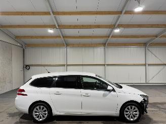 Vrakbiler auto Peugeot 308 SW 1.2PureTech 96kW Blue Lease Executive 2014/10