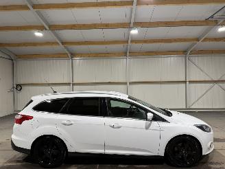 krockskadad bil auto Ford Focus 2.0TDCI 103kW Automaat Titanium 2013/10