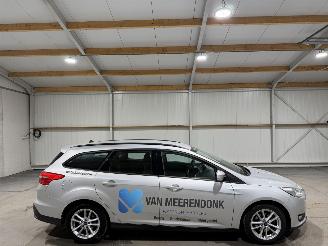 krockskadad bil auto Ford Focus 1.0 74kW Lease Edition 2017/11