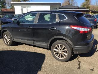 damaged passenger cars Nissan Qashqai Qashqai 1.2 Connect Edition SUV 2014/2