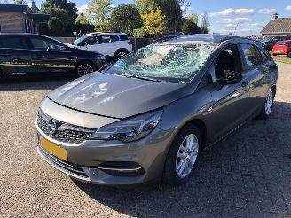 krockskadad bil auto Opel Astra SPORTS TOURER 1.2 BUSINESS EDITION 2020/1