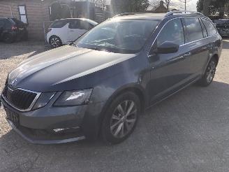 uszkodzony samochody osobowe Skoda Octavia Octavia Combi 1.0 TSI Greentech Ambition Business 2019/8