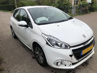 damaged passenger cars Peugeot 208 208 1.5 BlueHDi Blue Lease Active 2019/6