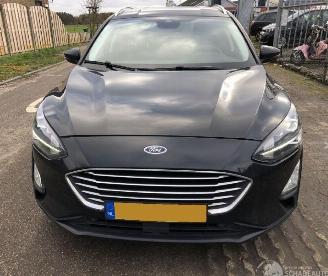 Ford Focus Focus Focus Wagon 1.0 EcoBoost Titanium Business picture 2