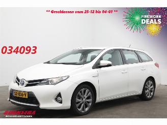 Vaurioauto  passenger cars Toyota Auris Touring Sports 1.8 Hybrid Aspiration Clima Cruise Camera 2013/8