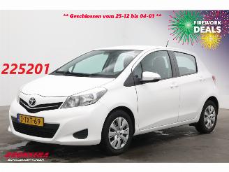 Vaurioauto  passenger cars Toyota Yaris 1.3 VVT-i Aspiration Navi Airco Cruise Camera 2014/6