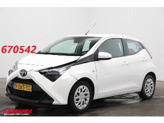 Damaged car Toyota Aygo 1.0 VVT-i x-play Navi Airco Cruise Camera 2022/2