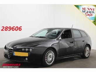 damaged passenger cars Alfa Romeo 159 Sportwagon 2.0 JTD Ti Distinctive Eerste Eigenaar! Navi Clima Cruise PDC AHK 2011/11