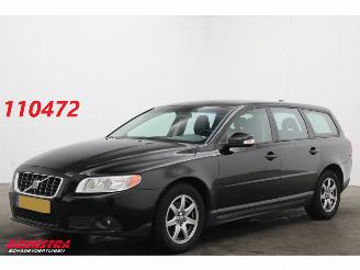 Vaurioauto  passenger cars Volvo V-70 2.0D Kinetic Cruise Navi Clima Leder PDC 2009/5