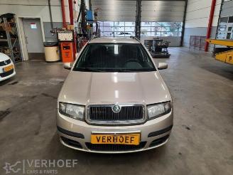 Vrakbiler auto Skoda Fabia Fabia (6Y5), Combi 5-drs, 2000 / 2007 1.4i 16V 2005/9