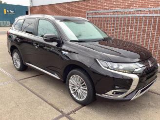 Mitsubishi Outlander Outlander (GF/GG), SUV, 2012 / 2022 2.4 16V PHEV 4x4 picture 2