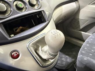 Mitsubishi Grandis 2.4-16V Intense 7-pers. picture 20