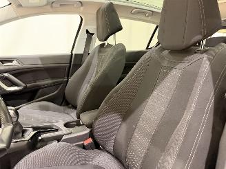 Peugeot 308 HB 1.2 Blue Lease Exe. Pano picture 41