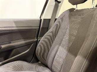 Peugeot 308 HB 1.2 Blue Lease Exe. Pano picture 17