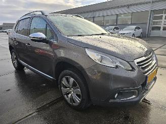 Vrakbiler auto Peugeot 2008 1.2 Vti Allure Pack Premium Plus *Engine broken* 60Kw Bjr.2013 2013/12