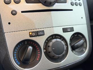 Opel Corsa HB 1.4-16V Enjoy NAP picture 21
