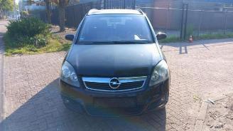 Opel Zafira  picture 2