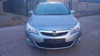 Opel Astra Astra J (PC6/PD6/PE6/PF6), Hatchback 5-drs, 2009 / 2015 1.4 16V ecoFLEX picture 2
