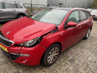 damaged passenger cars Peugeot 308 SW  1.2 PureTech Style 2017/2