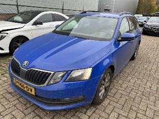 damaged passenger cars Skoda Octavia Stationcar 1.5 Automaat 2020/7