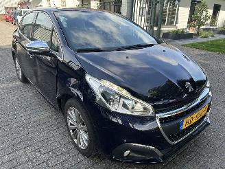 Peugeot 208 1.2 Puretech  Allure picture 3