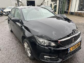 Peugeot 308 1.2 PureTech   5 drs picture 3