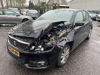 Schadeauto Peugeot 308 1.2 PureTech   5 drs 2021/6