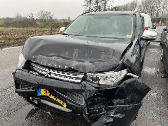 skadebil auto Mitsubishi Outlander 2.0 Hybrid  Automaat 2014/10