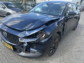 skadebil auto Mazda CX-30 2.5  eSkyActive -G Nagisa     ( 15617 Km ) 2025/11