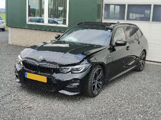 uszkodzony samochody osobowe BMW 3-serie Touring 320e M-Pakket Aut. 2021/10